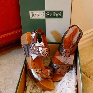Josef Seibert NIB never worn sandals 9 (40)
